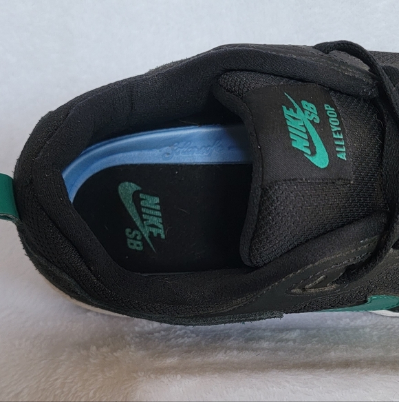 Like New Nike Alleyoop CJ0882 007 Suede Foam Sole Black Green 10.5 Street Style - Picture 5 of 7